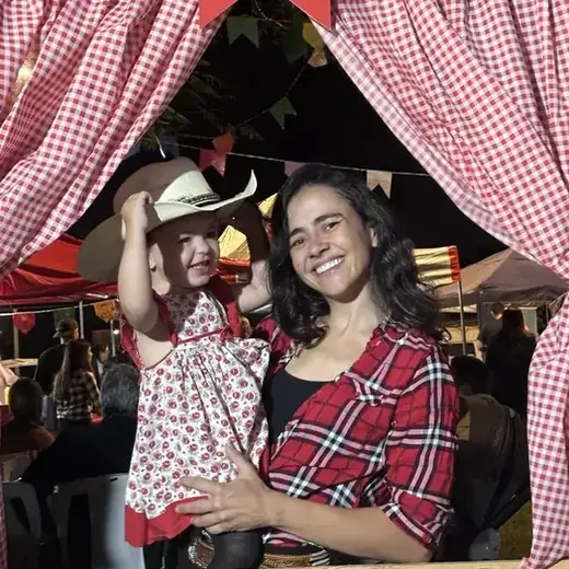 Aline Favaro com o filho
